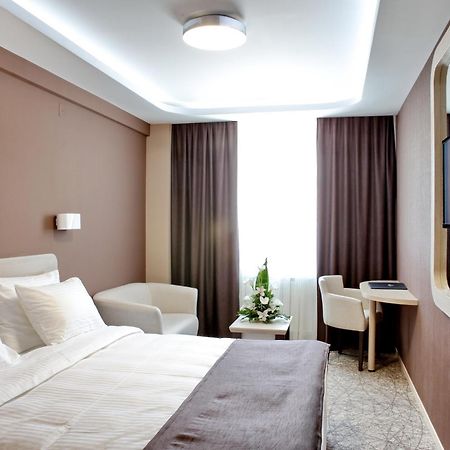 Garni Hotel Aveny Τσάτσακ Εξωτερικό φωτογραφία
