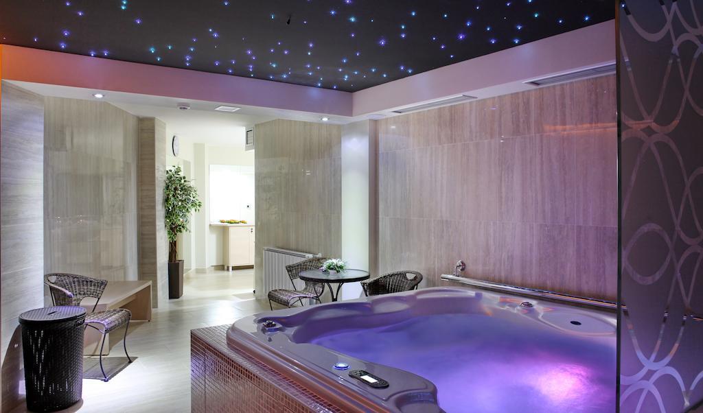 Garni Hotel Aveny Τσάτσακ Εξωτερικό φωτογραφία