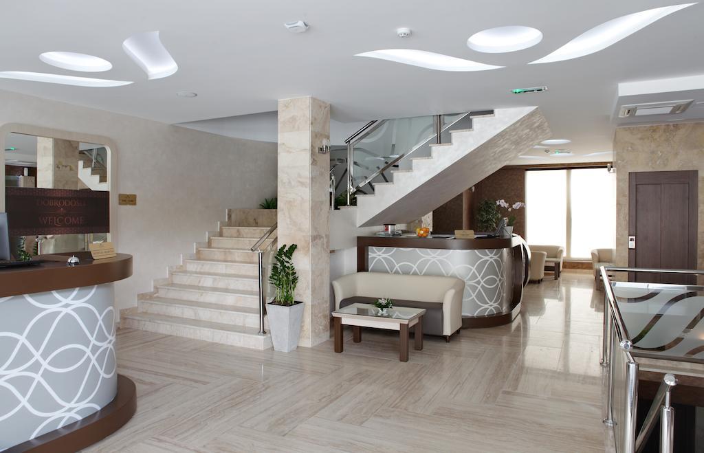 Garni Hotel Aveny Τσάτσακ Εξωτερικό φωτογραφία