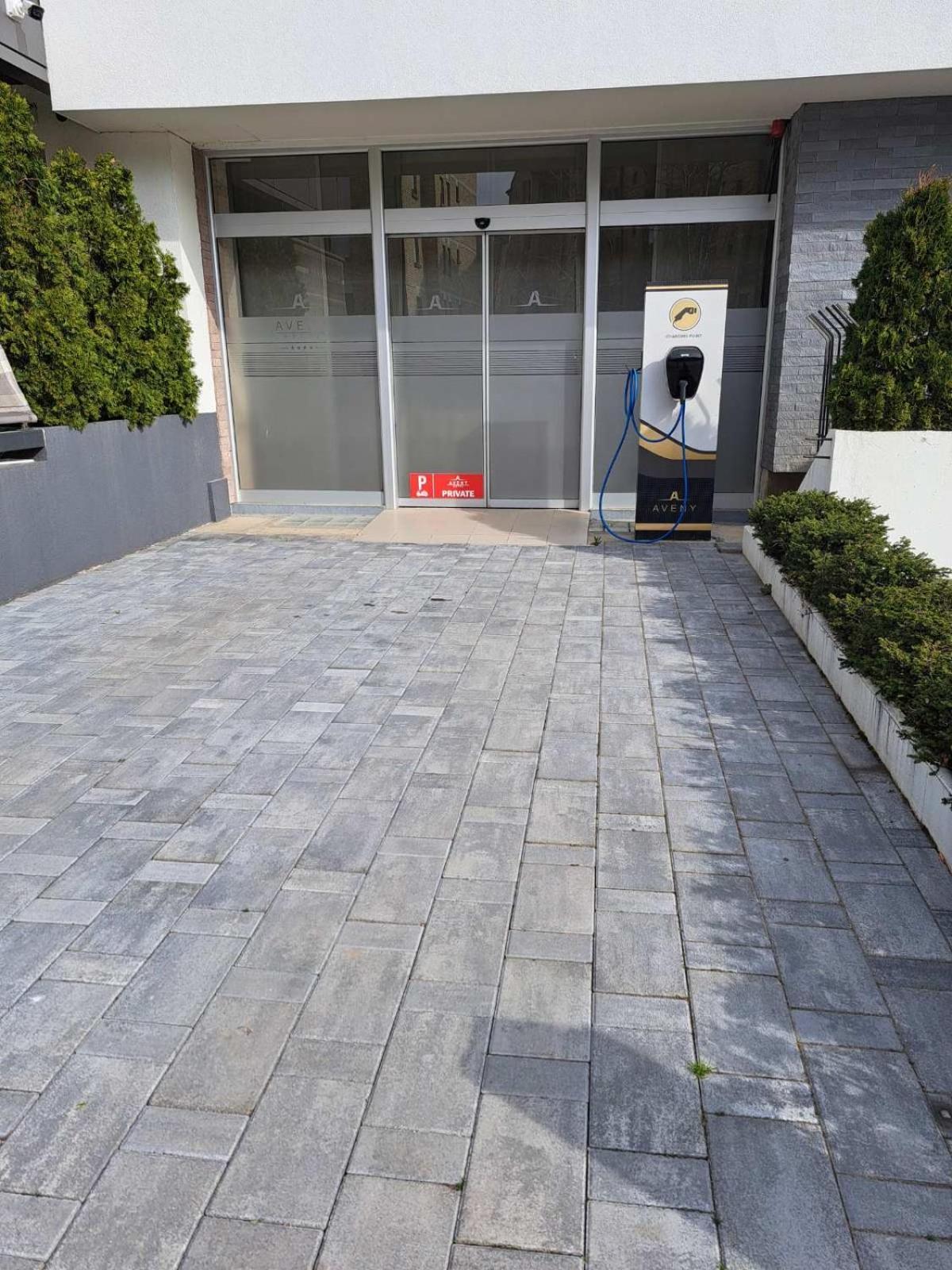 Garni Hotel Aveny Τσάτσακ Εξωτερικό φωτογραφία