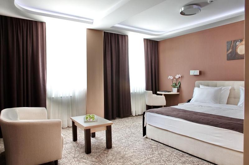 Garni Hotel Aveny Τσάτσακ Εξωτερικό φωτογραφία