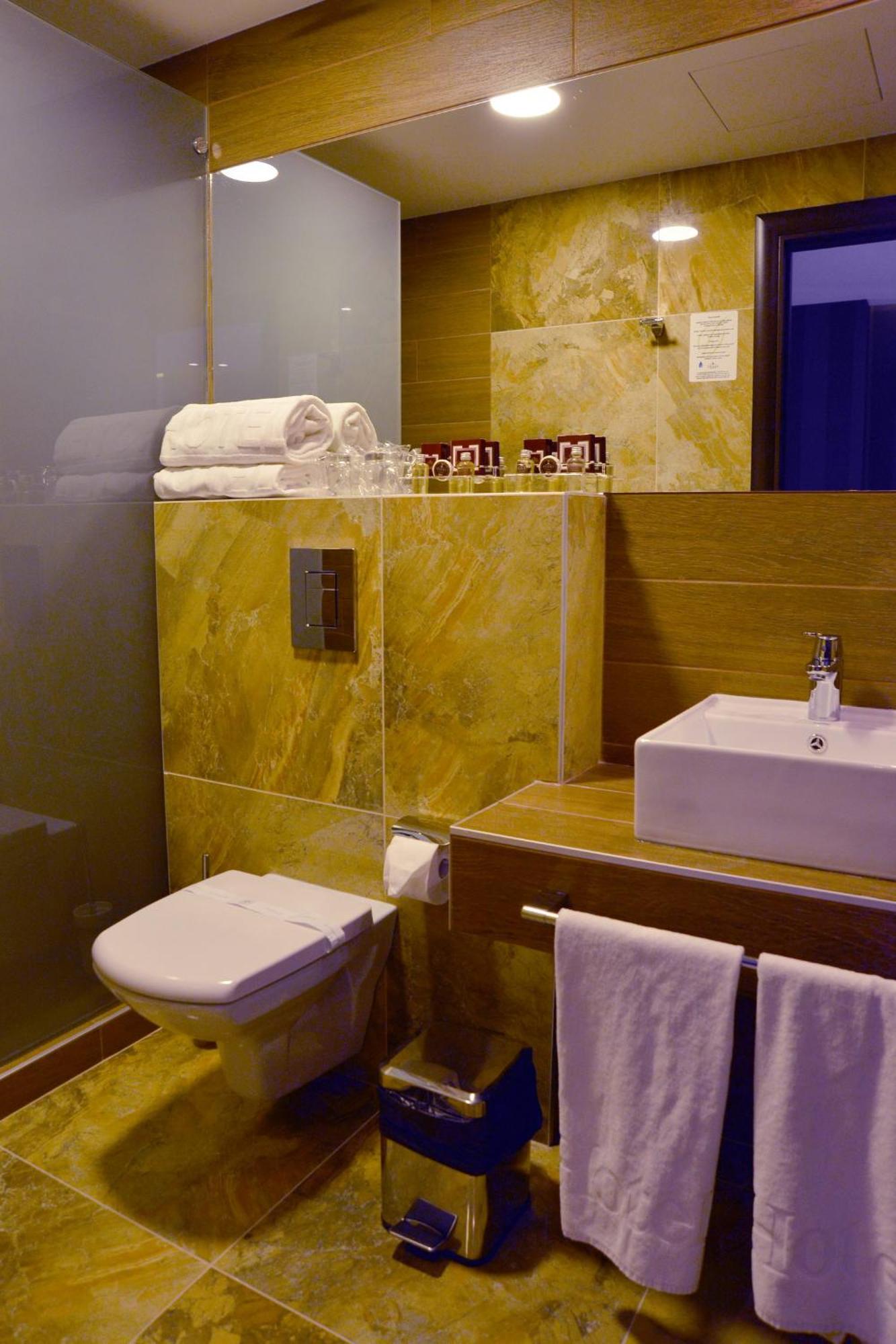 Garni Hotel Aveny Τσάτσακ Εξωτερικό φωτογραφία