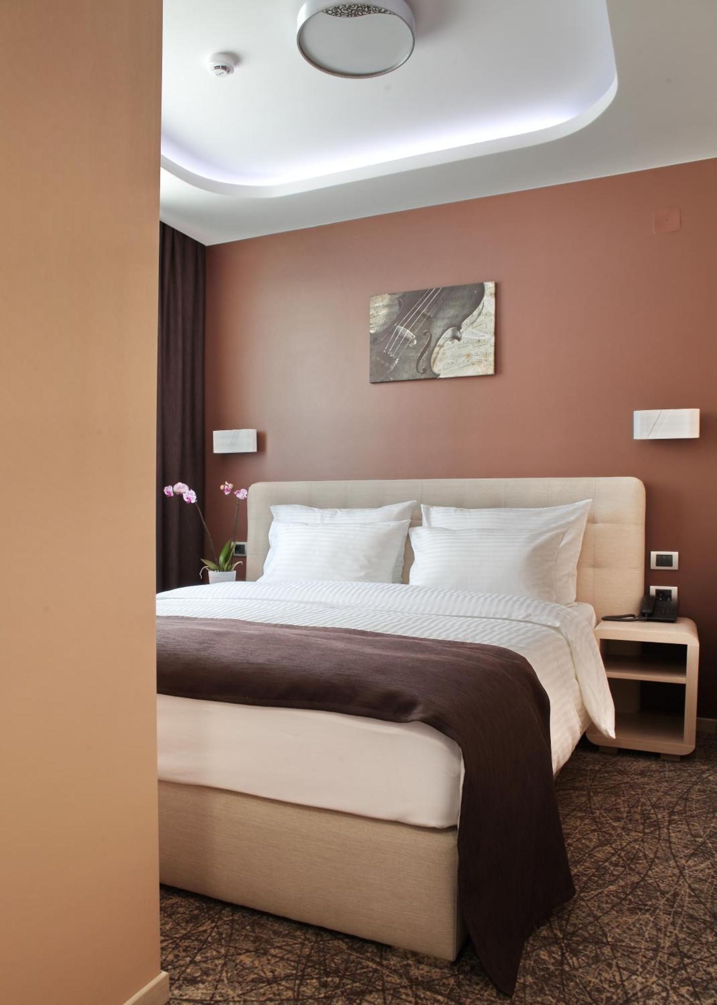 Garni Hotel Aveny Τσάτσακ Εξωτερικό φωτογραφία