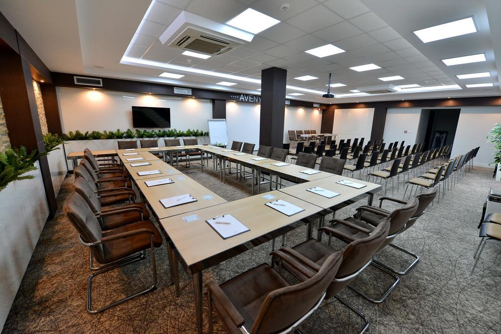 Garni Hotel Aveny Τσάτσακ Εξωτερικό φωτογραφία