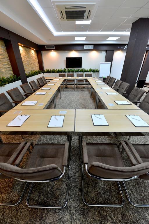 Garni Hotel Aveny Τσάτσακ Εξωτερικό φωτογραφία