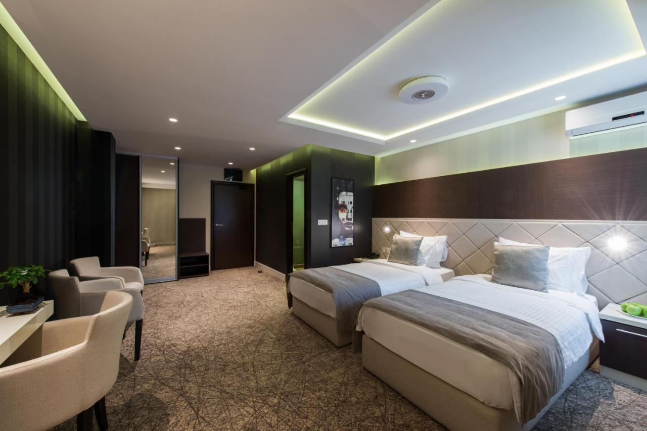 Garni Hotel Aveny Τσάτσακ Εξωτερικό φωτογραφία