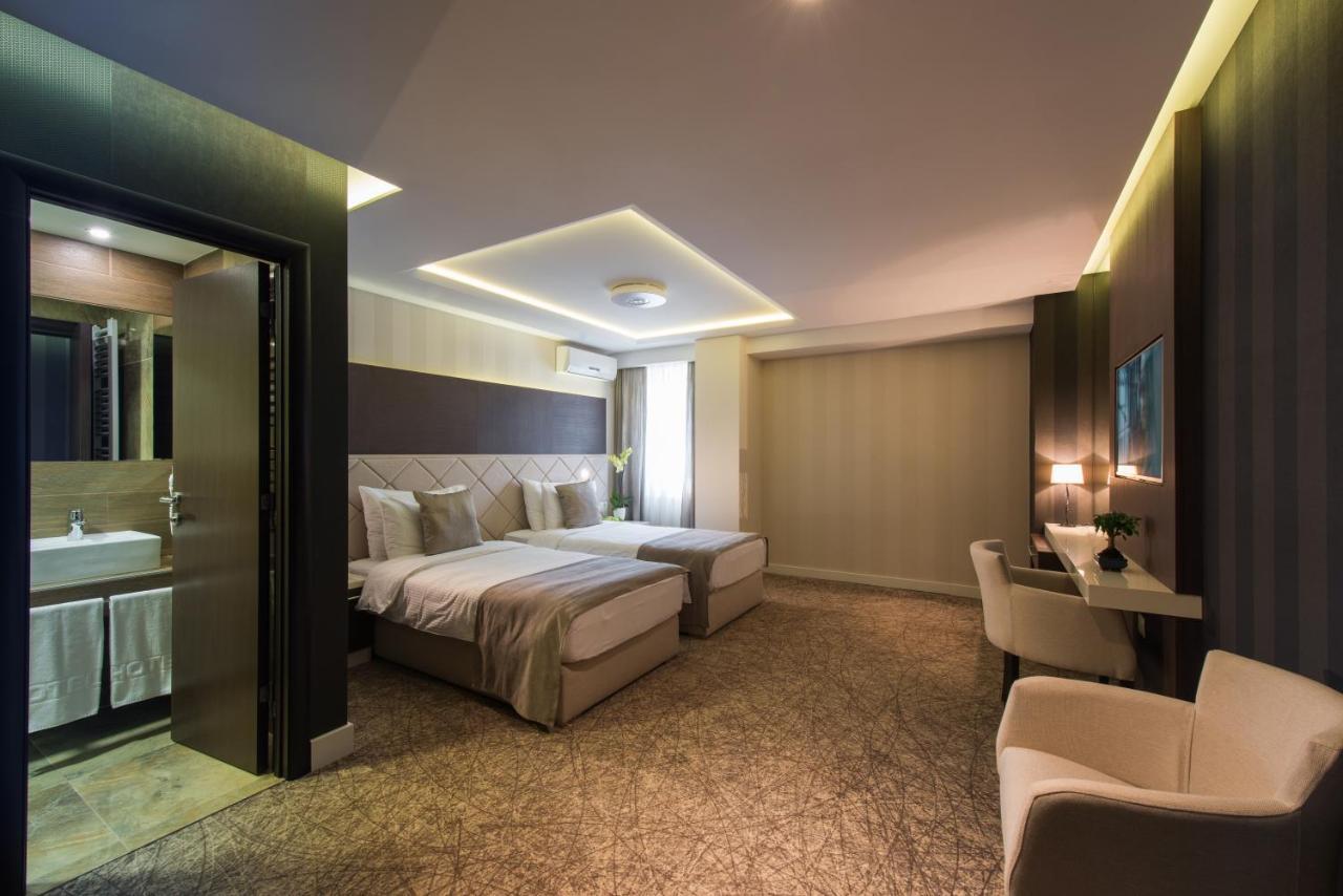Garni Hotel Aveny Τσάτσακ Εξωτερικό φωτογραφία