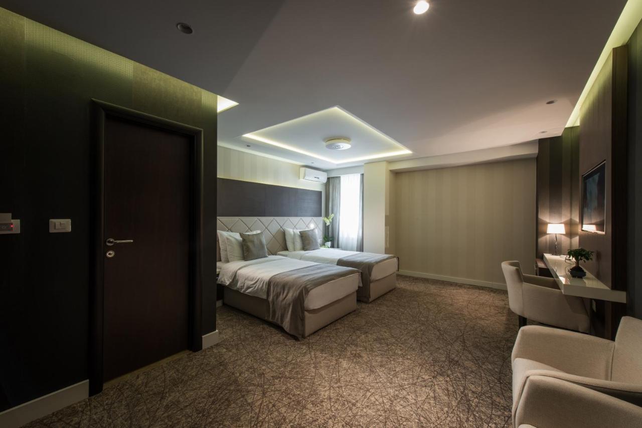 Garni Hotel Aveny Τσάτσακ Εξωτερικό φωτογραφία