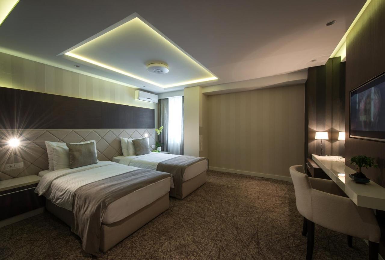 Garni Hotel Aveny Τσάτσακ Εξωτερικό φωτογραφία