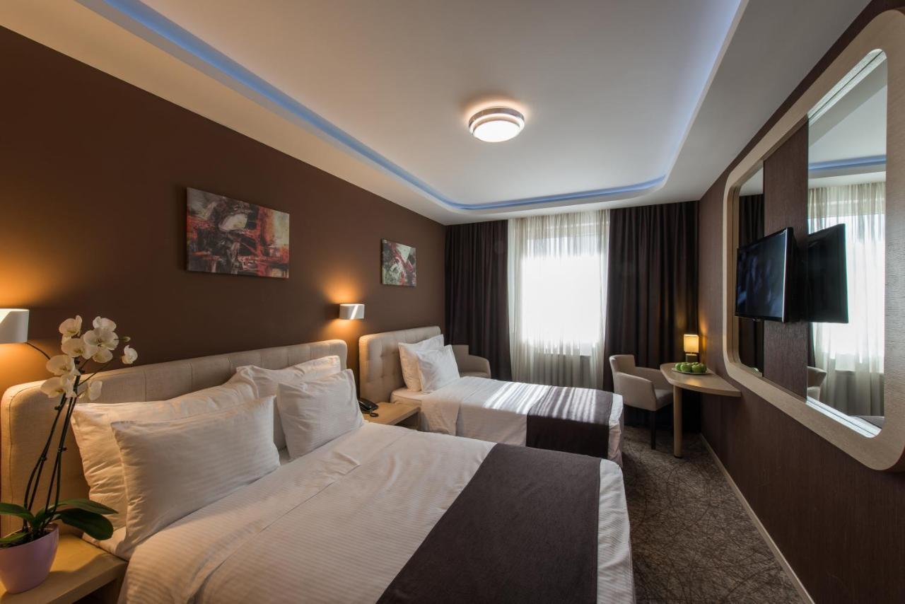 Garni Hotel Aveny Τσάτσακ Εξωτερικό φωτογραφία