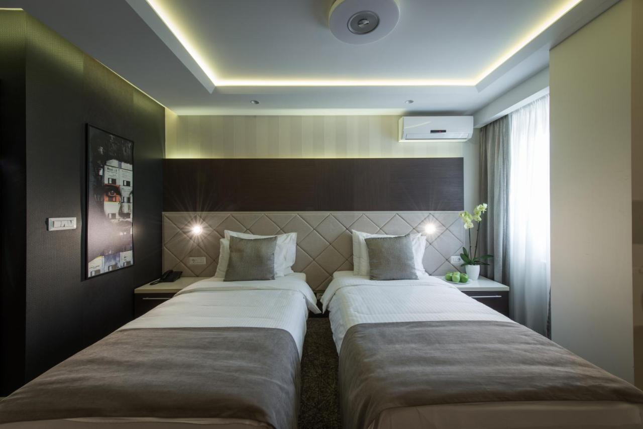 Garni Hotel Aveny Τσάτσακ Εξωτερικό φωτογραφία