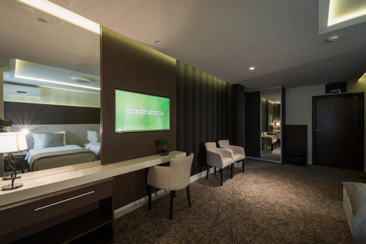 Garni Hotel Aveny Τσάτσακ Εξωτερικό φωτογραφία
