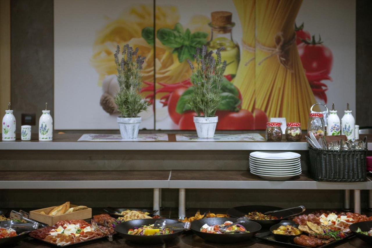 Garni Hotel Aveny Τσάτσακ Εξωτερικό φωτογραφία