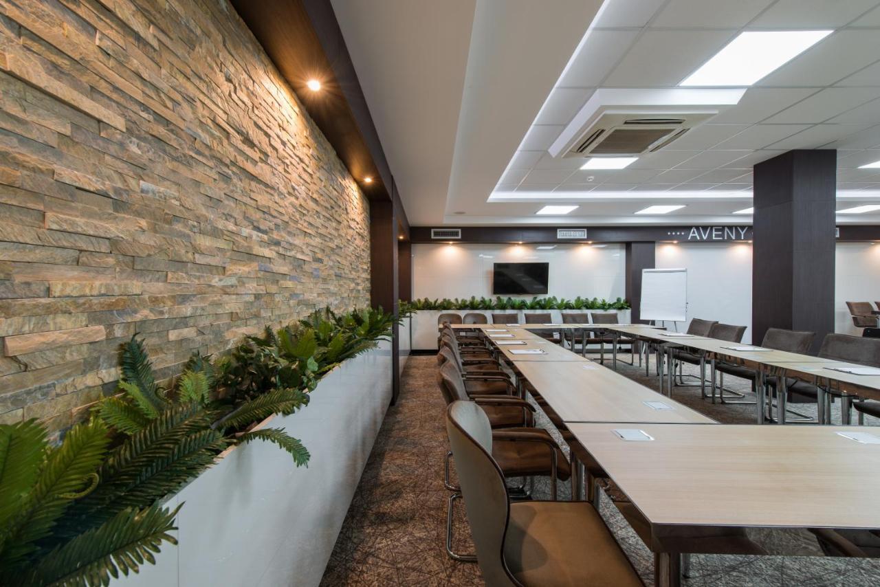 Garni Hotel Aveny Τσάτσακ Εξωτερικό φωτογραφία