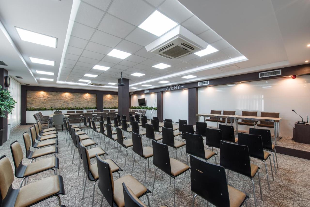 Garni Hotel Aveny Τσάτσακ Εξωτερικό φωτογραφία