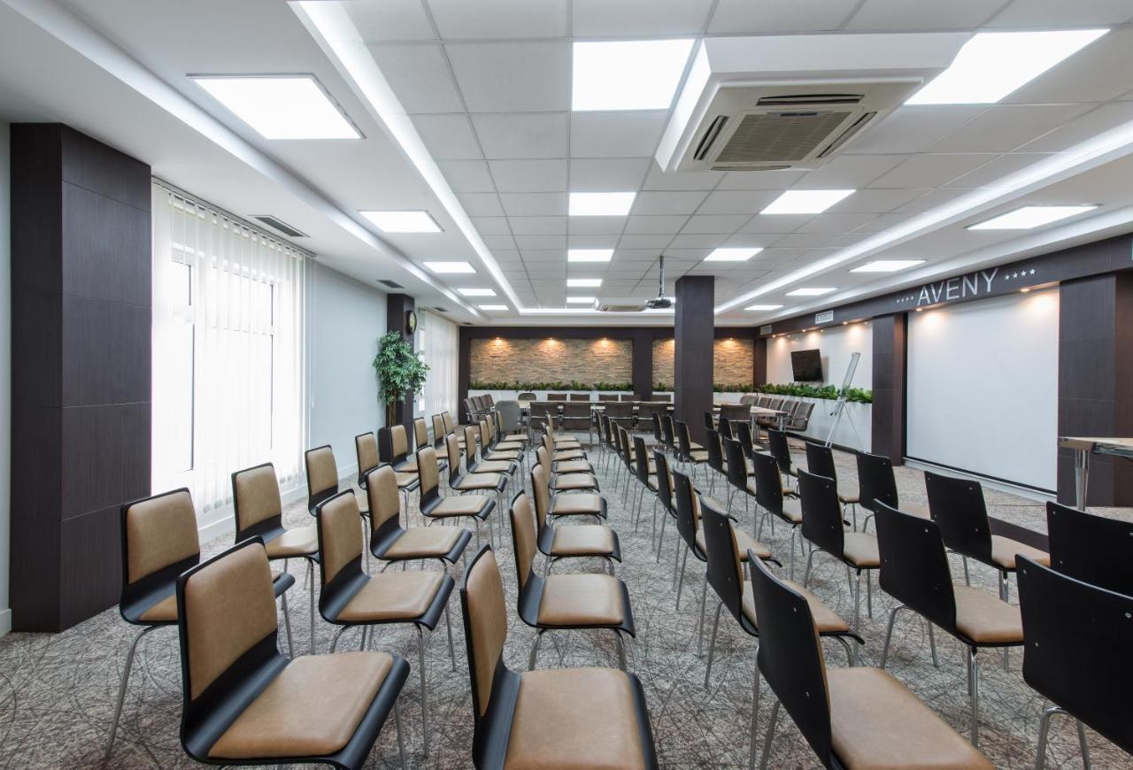 Garni Hotel Aveny Τσάτσακ Εξωτερικό φωτογραφία