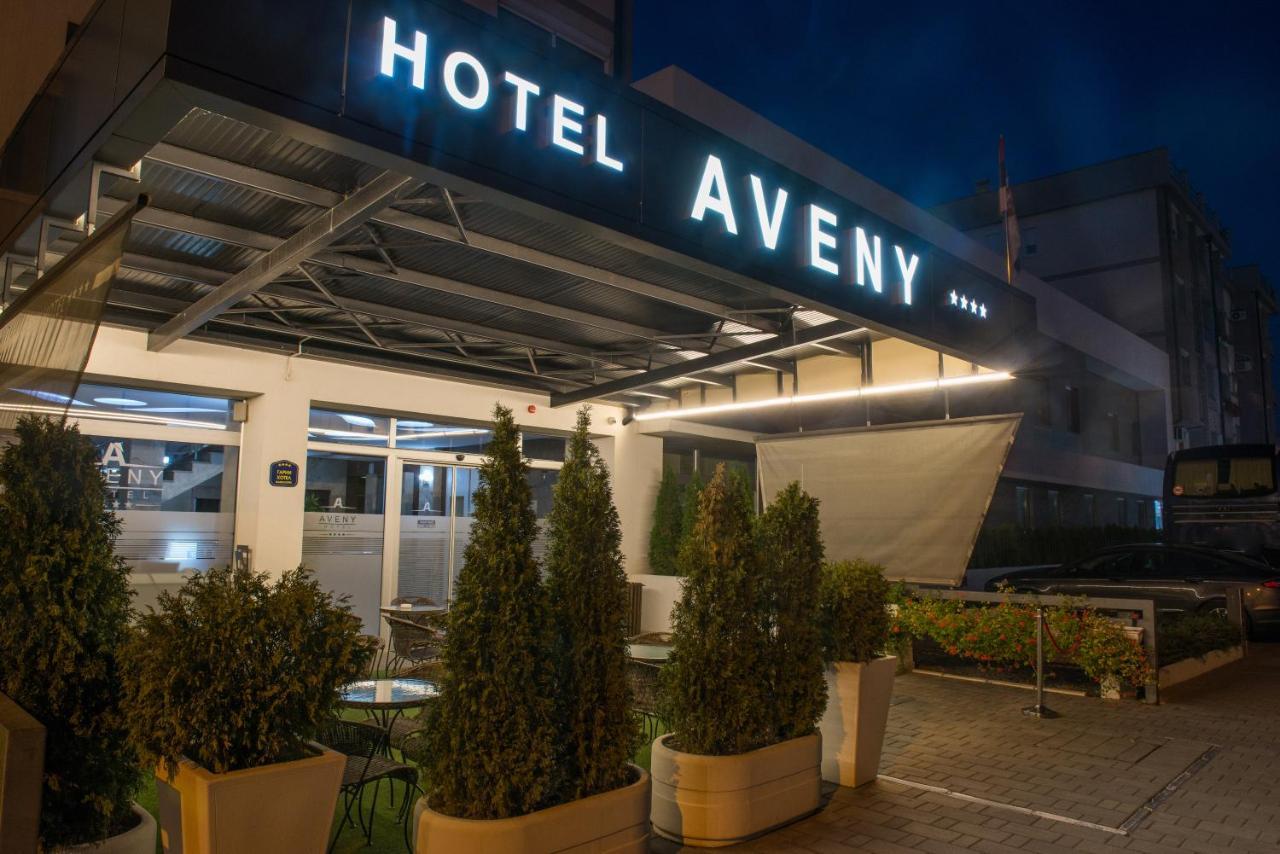 Garni Hotel Aveny Τσάτσακ Εξωτερικό φωτογραφία